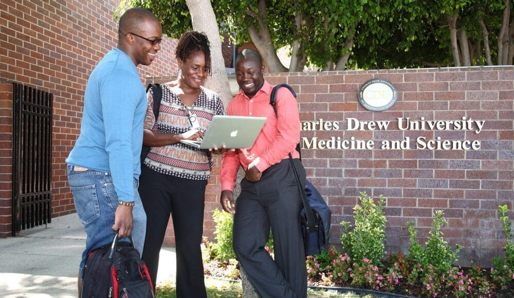 Charles R. Drew University Review: Một hành trình y khoa đầy tính nhân văn và công bằng xã hội tại Los Angeles. Chi tiết học phí, điều kiện và cơ hội nghề nghiệp.