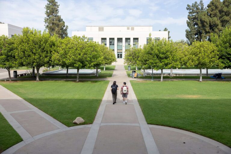 Pasadena City College Review 2026: Lộ trình chuyển tiếp đại học Top 1 California với chi phí tiết kiệm. Chi tiết học phí, điều kiện và môi trường học tập tại Pasadena.