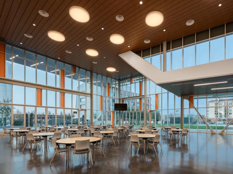 Review Los Angeles Trade-Technical College (LATTC) 2026: Khoản đầu tư thông minh cho du học Mỹ chi phí thấp. Chi tiết học phí, ngành nghề và cơ hội việc làm tại LA.