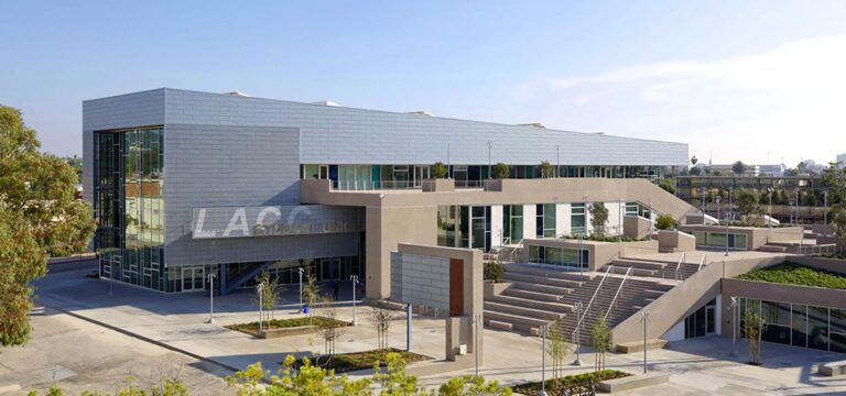 Review Los Angeles City College (LACC) 2026: Lộ trình chuyển tiếp UCLA tiết kiệm hơn 100,000 USD. Chi tiết học phí, điều kiện và trải nghiệm thực tế tại LA.
