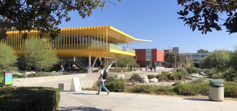 Review LA Valley College (LAVC) 2026: Lộ trình du học Mỹ tiết kiệm với tỷ lệ chuyển tiếp đại học cao. Chi tiết học phí, điều kiện và môi trường học tập xanh tại LA.
