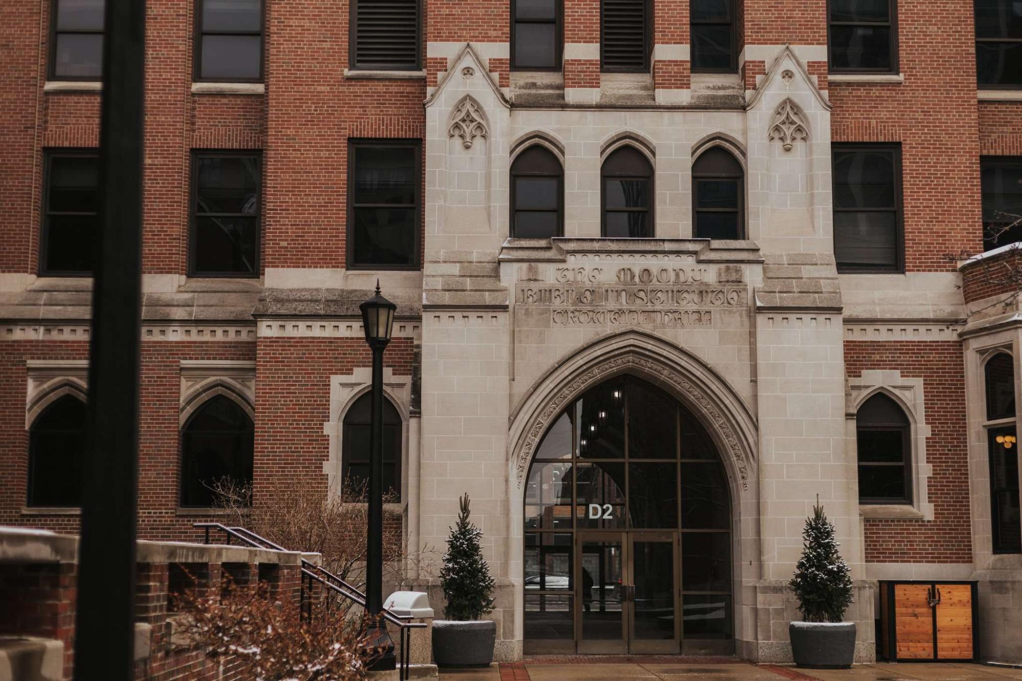 Review Moody Bible Institute: Di sản đức tin và sứ mệnh phụng sự giữa lòng đại lộ 2026
